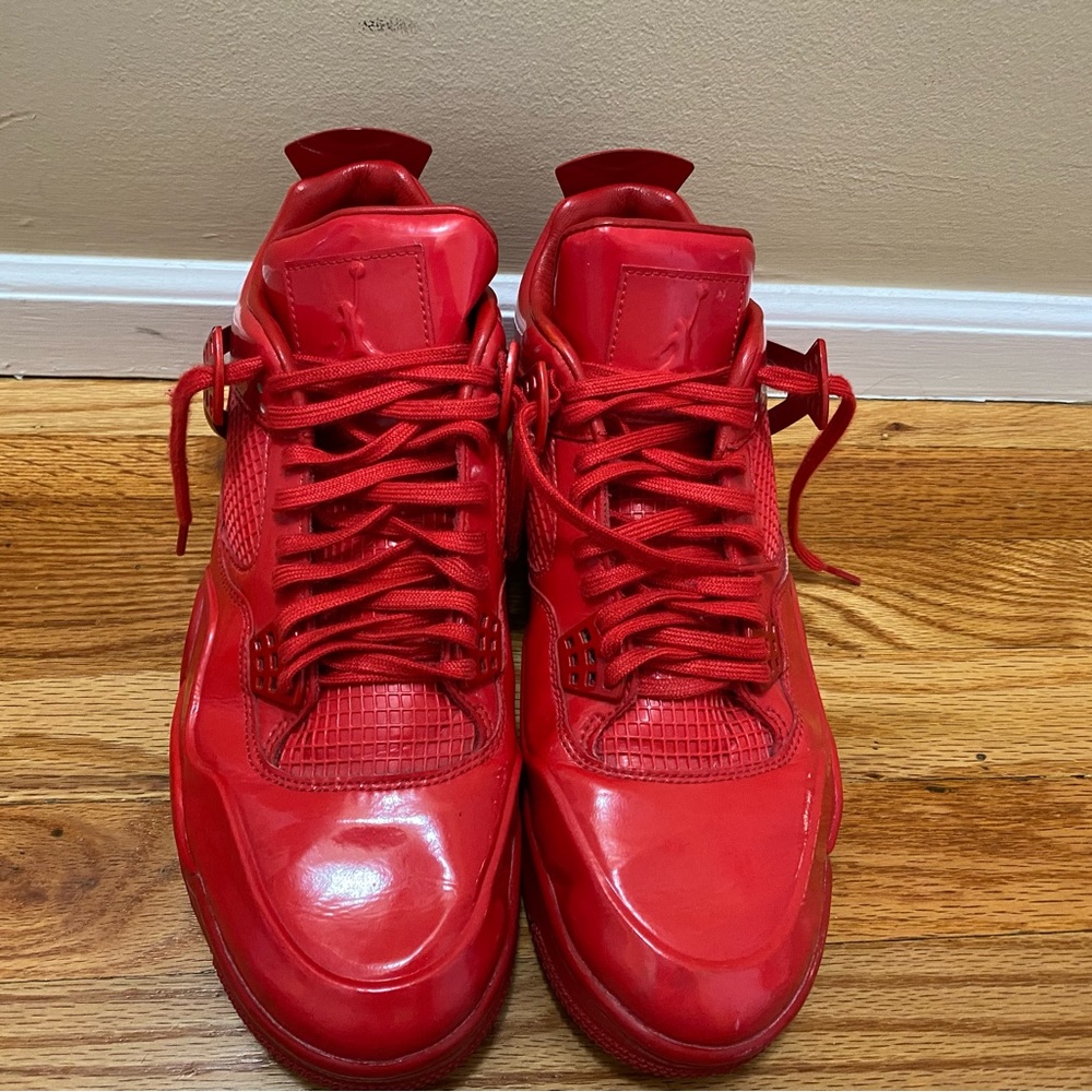 Air Jordan IV University Red size 11.  Lightly worn. ! CREASED!